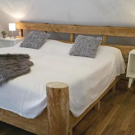 Nyaraló Five-bedroom Holiday In *