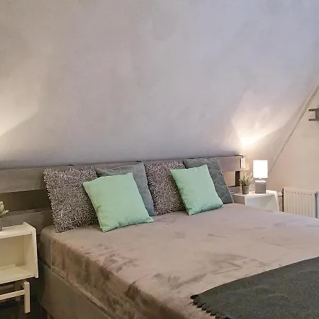Five-bedroom Holiday In Nyaraló Gehlberg